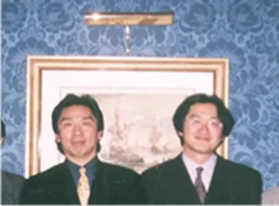 創業者の森下(左)と現会長の西村(右)